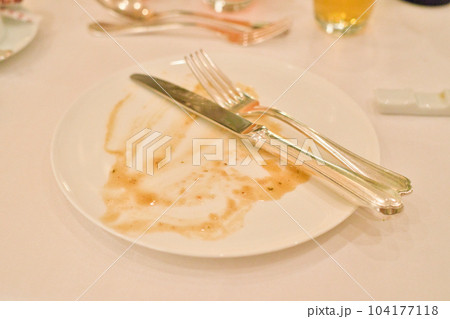 食後のお皿 104177118
