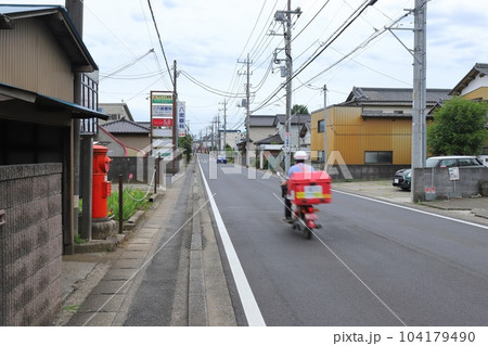 千葉 八街 丸ポストのある風景(八街眼科近く民家前) 千葉 八街 丸ポストのある風景(八街眼科近く民家前) 104179490