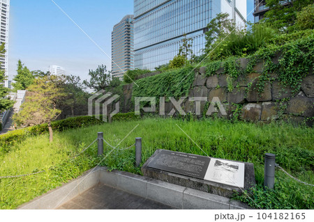 江戸城外堀の赤坂御門跡 104182165