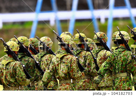 自衛隊の行軍 104182703