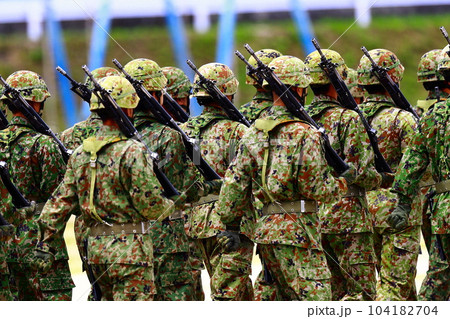 自衛隊の行軍 104182704