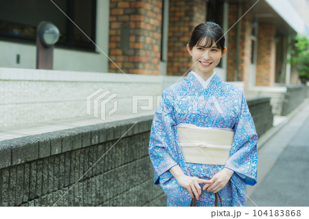 青い小紋　着物　 104183868