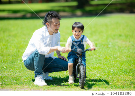 新緑のファミリー 104183890