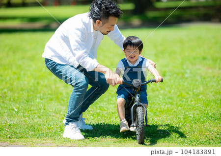 新緑のファミリー 104183891