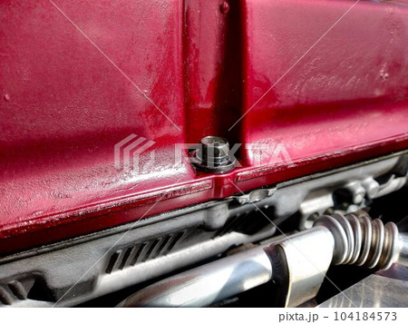 オイル滲み?オイル漏れ? カムカバーに発生したマイナートラブル オイル滲み?オイル漏れ? カムカバーに発生したマイナートラブル 104184573