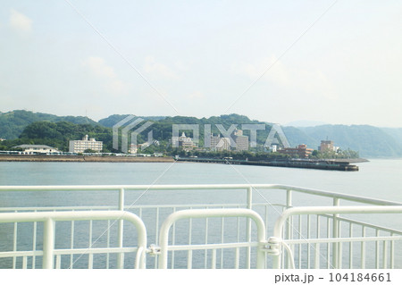 船上から眺める浜町堤防の風景 104184661
