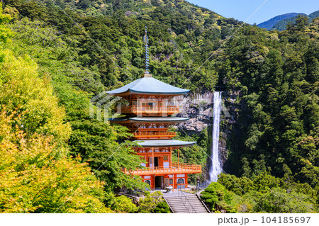 世界遺産那智の滝　和歌山県那智勝浦町那智山 104185697
