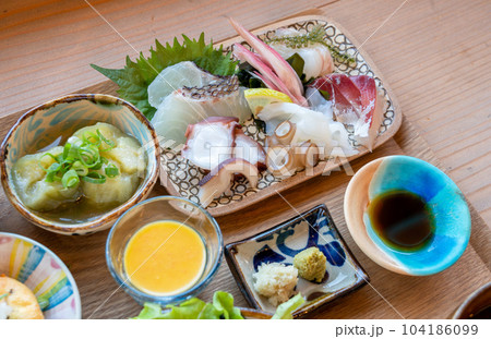 新鮮な刺身のお造り写真 104186099