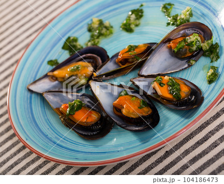 Photography of plate with mussels under lemon sauce Photography of plate with mussels under lemon sauce 104186473