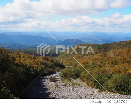 鳥取・大山の一の沢、二の沢、三の沢の美しい紅葉風景 104186703