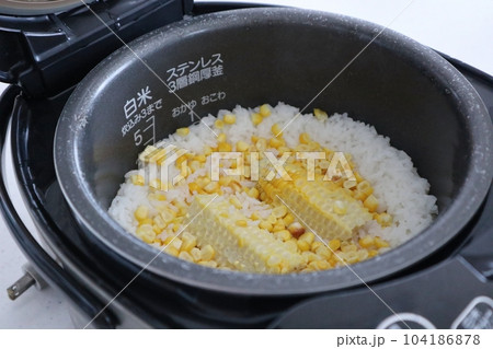 炊飯器でとうもろこしご飯 104186878