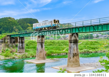 予土線　鉄橋を渡る列車 （吉野生－真土） 104186911