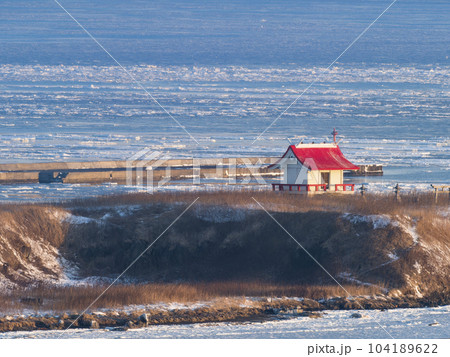 北海道・根室 流氷の海に囲まれた弁天島・市杵島神社 / Nemuro, Japan 北海道・根室 流氷の海に囲まれた弁天島・市杵島神社 / Nemuro, Japan 104189622