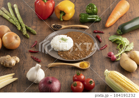 カレーライスと野菜 curry rice and vegetables カレーライスと野菜 curry rice and vegetables 104191232