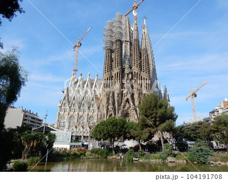 ガウディの未完作品「サグラダ・ファミリア」 104191708
