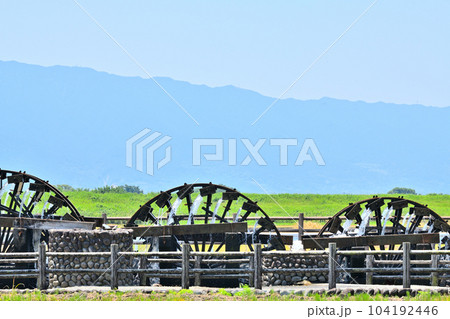朝倉市の風景 菱野の三連水車 朝倉市の風景 菱野の三連水車 104192446