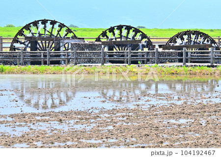 朝倉市の風景　菱野の三連水車 104192467