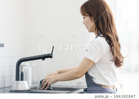 24,770 Woman Washing Dishes Images, Stock Photos, 3D objects, & Vectors