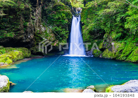 高知 仁淀ブルーに輝くにこ淵 高知 仁淀ブルーに輝くにこ淵 104193848