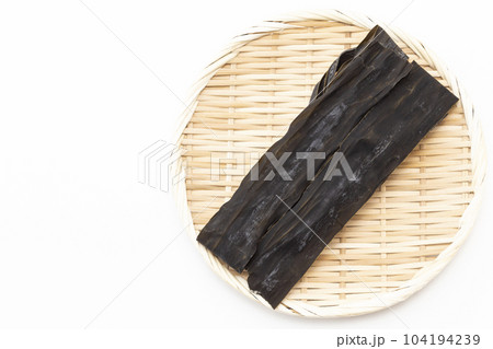 乾燥昆布 白バック 乾燥昆布 白バック 104194239