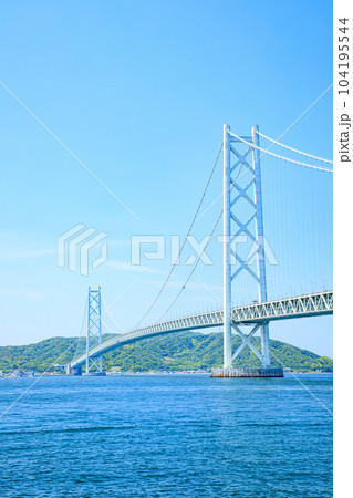 舞子公園から見た初夏の明石海峡大橋 兵庫県神戸市 舞子公園から見た初夏の明石海峡大橋 兵庫県神戸市 104195544