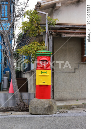 千葉　御宿　丸ポストのある風景（エビアミーゴポスト） 104196555