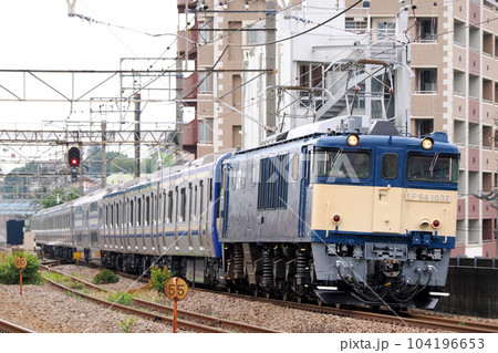 JR横須賀線 新津新製配給 EF64 1032+E235系1000番台 F-27編成 104196653