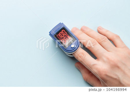Pulse oximeter measuring oxygen saturation in blood and heart rate 104198994