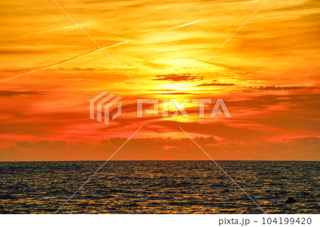 海・沖の船　夜明けイメージ 104199420