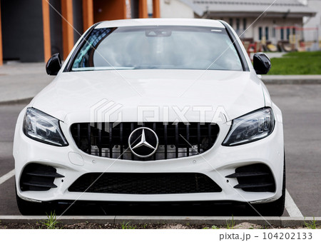 White Mercedes-Benz 104202133