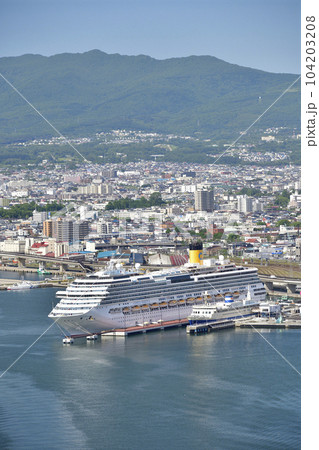 初夏の北海道函館市函館港に寄港するクルーズ船コスタセレーナ号の風景を撮影 初夏の北海道函館市函館港に寄港するクルーズ船コスタセレーナ号の風景を撮影 104203208