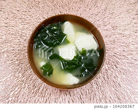 わかめと豆腐の味噌汁 104208367