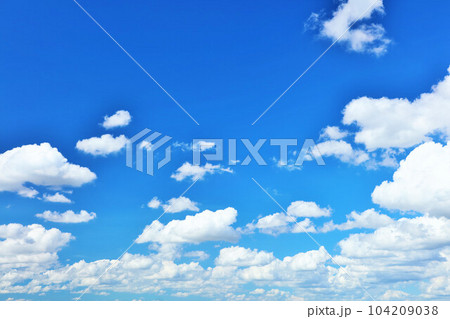 夏の青空と雲 夏の青空と雲 104209038