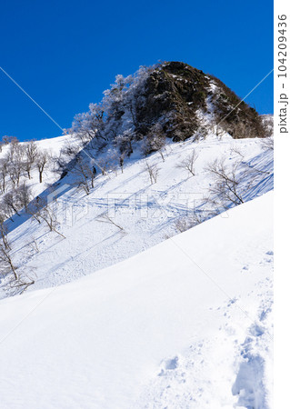 兵庫県最高峰の氷ノ山雪山登山 コシキ岩とトラバースルート 兵庫県最高峰の氷ノ山雪山登山 コシキ岩とトラバースルート 104209436