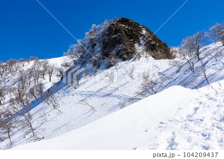 兵庫県最高峰の氷ノ山雪山登山　コシキ岩とトラバースルート 104209437