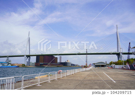 天保山岸壁と天保山大橋（大阪市港区） 104209715