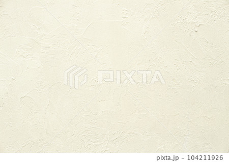 クリーム色のモルタルの塗り壁 クリーム色のモルタルの塗り壁 104211926