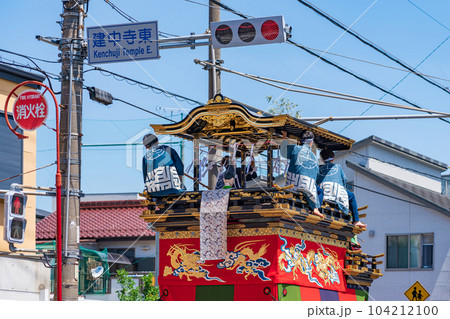 筒井町・出来町天王祭、町内を曳行する山車〈愛知県名古屋市〉 104212100