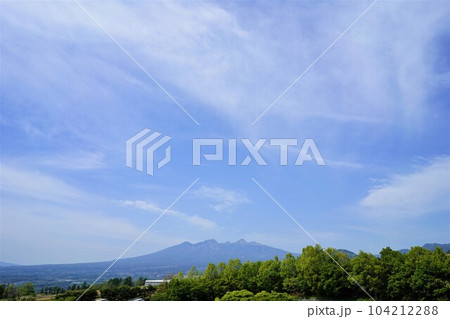 山梨県北杜市にて撮影。初夏の八ヶ岳 山梨県北杜市にて撮影。初夏の八ヶ岳 104212288