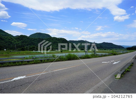 福島県南会津郡南会津町にて撮影。国道121号沿いの田園風景 104212765