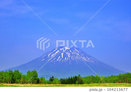 北海道 ニセコ町宮田ビューポイントパーキングから望む羊蹄山 北海道 ニセコ町宮田ビューポイントパーキングから望む羊蹄山 104213677