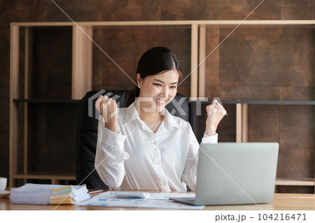 Smart asian Woman working in the Office . 104216471
