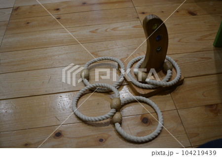 木製の手作りオモチャ 木製の手作りオモチャ 104219439