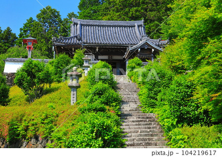 【京都府】晴天の西山善峯寺の薬師堂 104219617