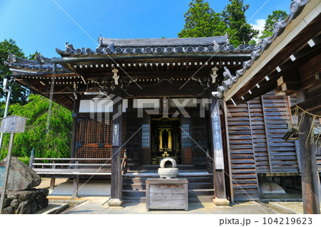 【京都府】晴天の西山善峯寺の薬師堂 104219623