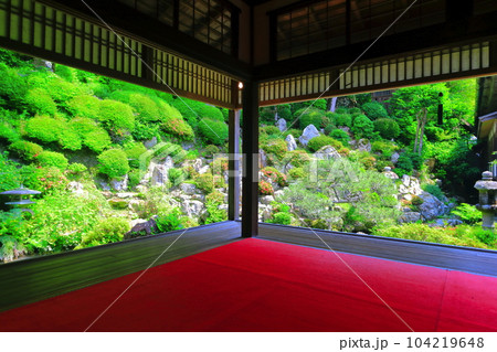 【京都府】楊谷寺（柳谷観音）の書院から見た浄土苑 104219648