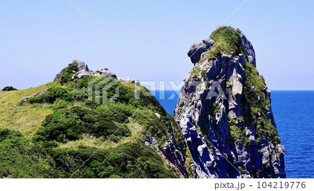 壱岐島のシンボルである猿岩の晴れた風景 104219776