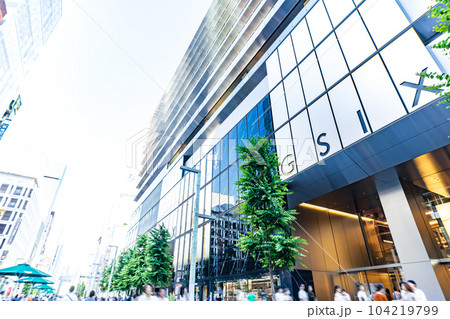 夕暮れの銀座六丁目の街並み (歩行者天国) 夕暮れの銀座六丁目の街並み (歩行者天国) 104219799