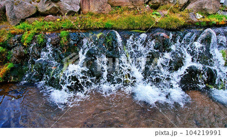 北海道真狩村にある「羊蹄山の湧き水」の風景 北海道真狩村にある「羊蹄山の湧き水」の風景 104219991