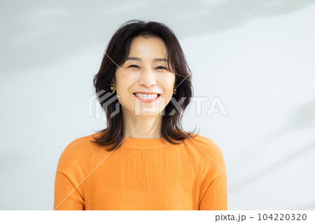 50代女性  104220320